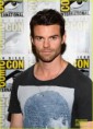 /album/fotogaleria/joseph-morgan-phoebe-tonkin-the-originals-at-comic-con-01-jpg1/